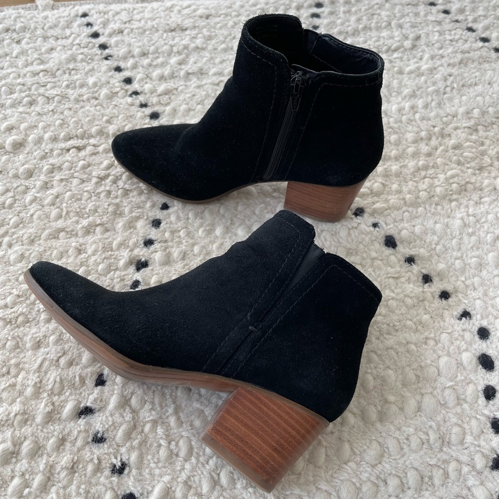 Suede ankle boot - size 6.5 - Aldo